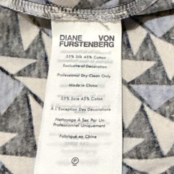 Diane Von Furstenberg Large Geometric Wrap Dress - Picture 4 of 5